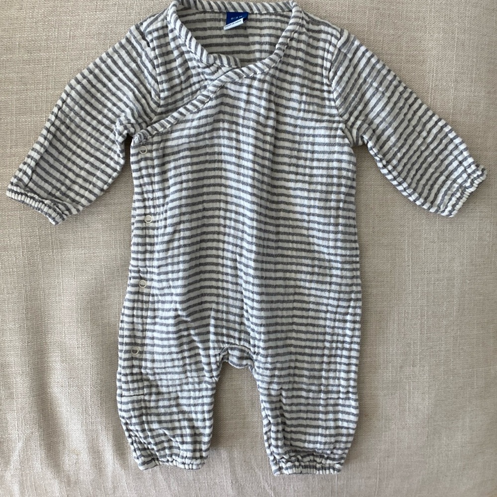 Gray stripe wrap outfit